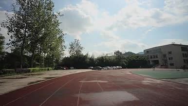 4k实拍学校校园操场空镜视频的预览图